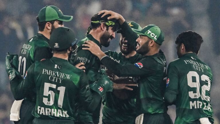 Usman Tariq Signs With Warwickshire for T20 Blast 2026 Season