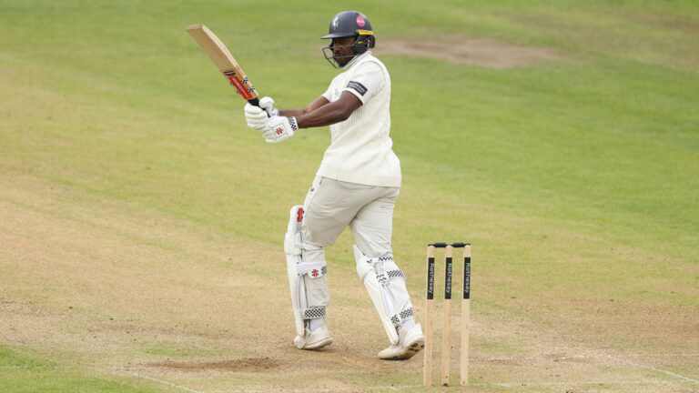 Tawanda Muyeye Century Secures Thrilling Kent Victory Over Gloucestershire